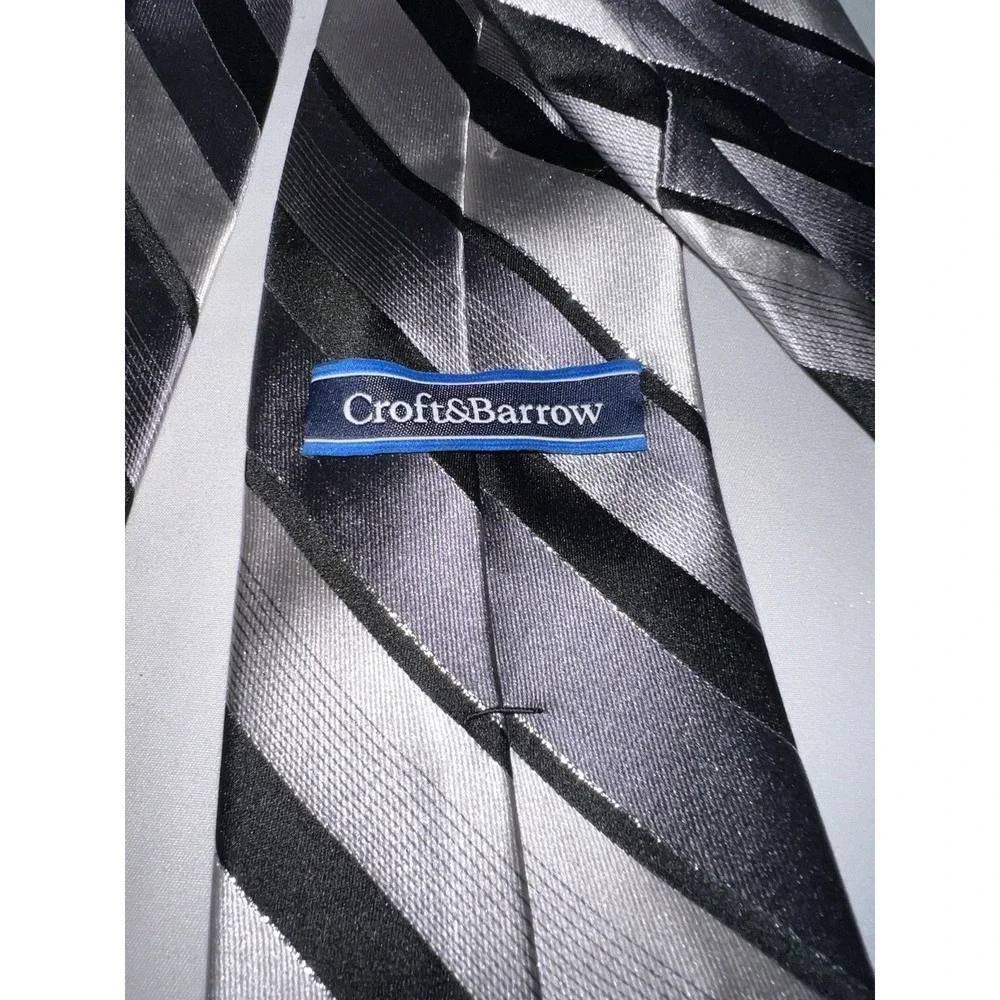 Croft & Barrow Men's Necktie Tie Polyester Gray Black White Stripe